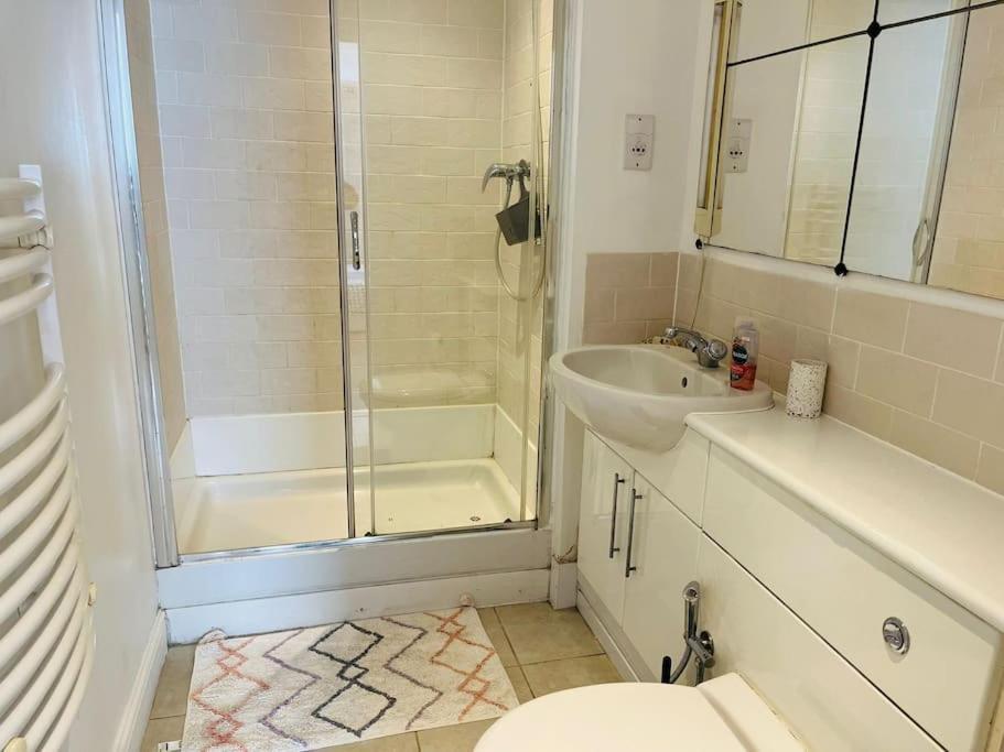 Bright And Calm Apartment - Watford Zewnętrze zdjęcie