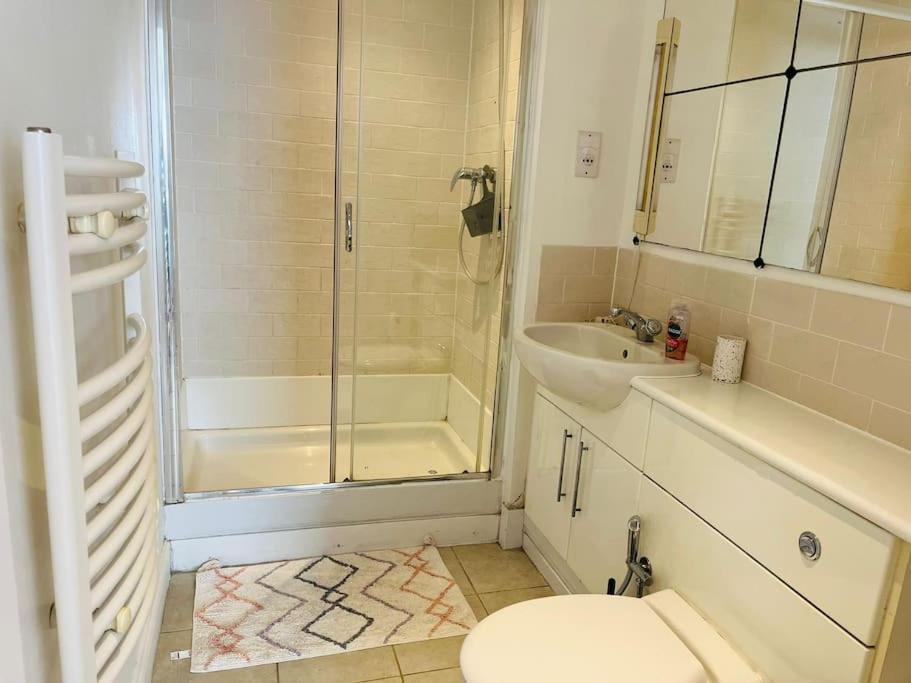 Bright And Calm Apartment - Watford Zewnętrze zdjęcie